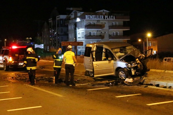 Trafik Kazasında 1 Polis ve 1 Astsubay Yaşamını Yitirdi 