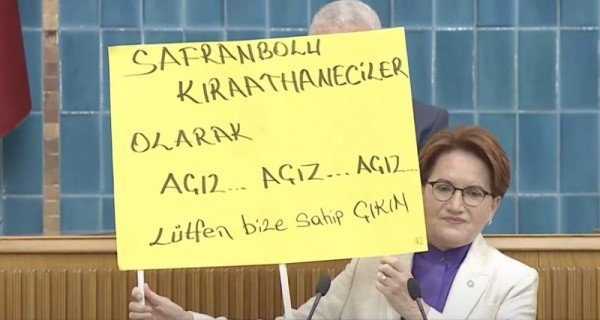 Akşener Mecliste Pankart Açtı: Umarım TV'ler Yayını Kesmez