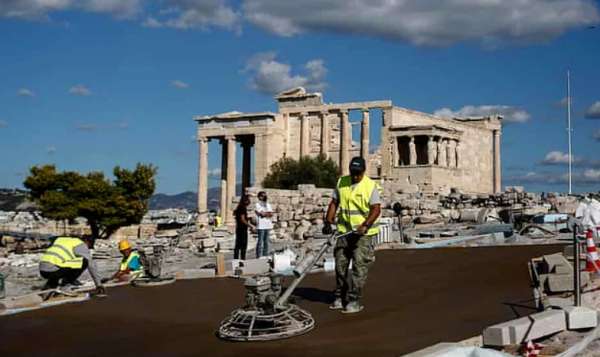 Antik Şehir Akropolis'e Beton Yol Yapıldı
