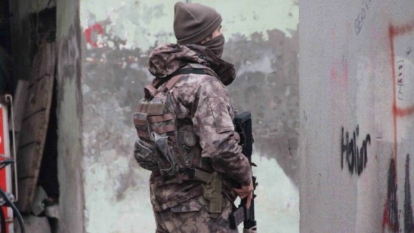 Diyarbakır'da Kürtçü Terör Örgütüne Operasyon