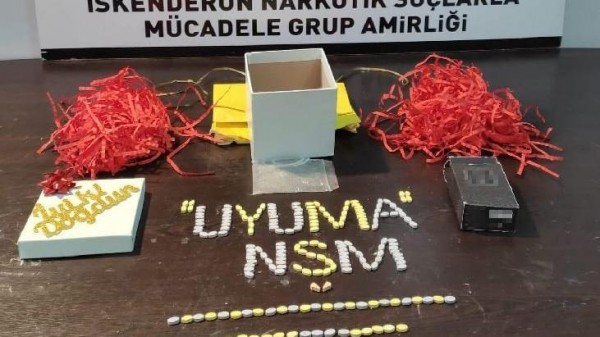 Hediye Kutusunun İçinden Uyuşturucu Çıktı