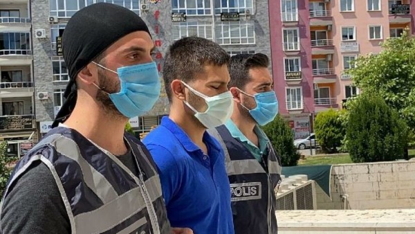 Uyuşturucu Parası Vermeyen Anne ve Babasını Öldürdü