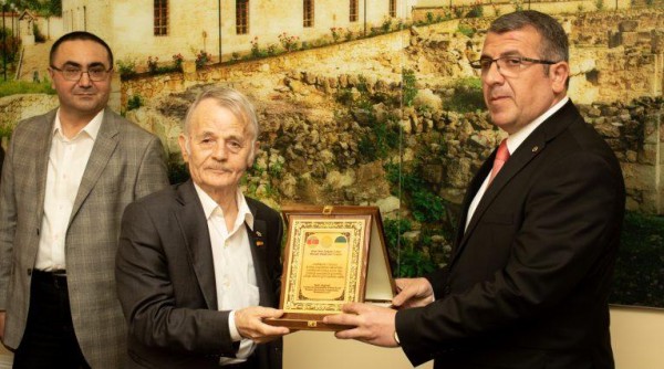 Azerbaycan'dan Kırımoğlu'na Ödül