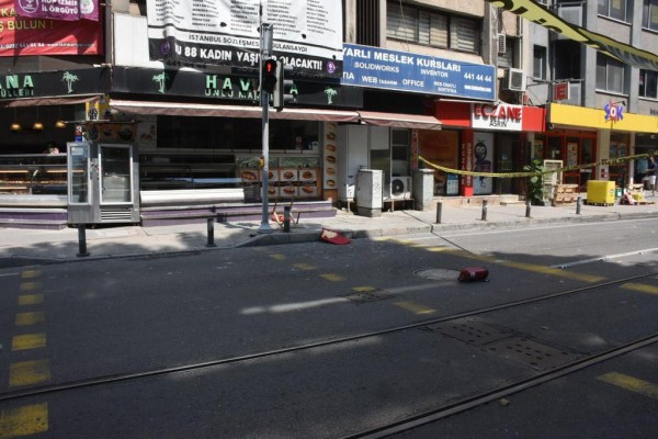 İzmir'de HDP Binasına Saldırı: 1 Ölü