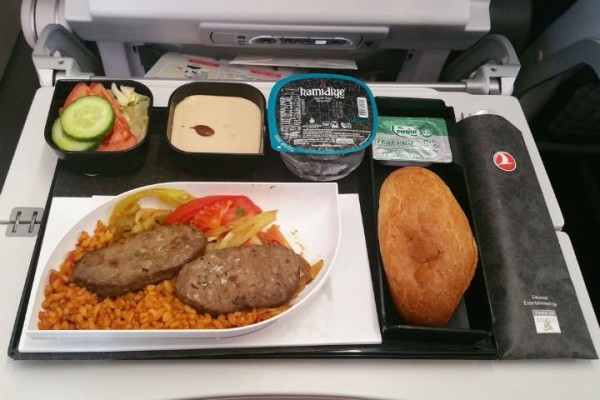 THY Yurt Dışı Seferlerinde İkram Servisine Yeniden Başlıyor