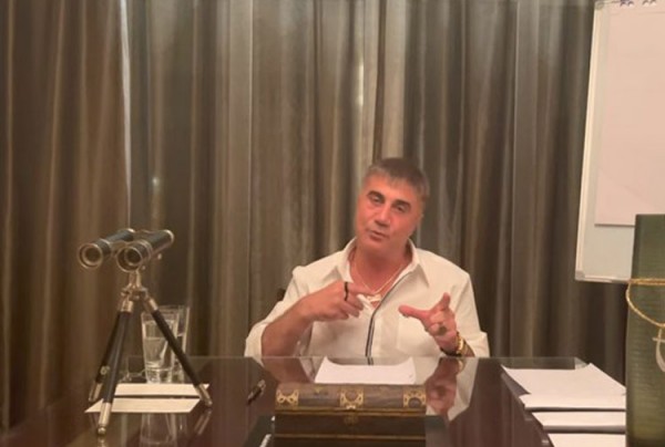 Sedat Peker: Ben Sizi Önce Deli Edip Sonra Tedavi Edecek Doktorunuzum