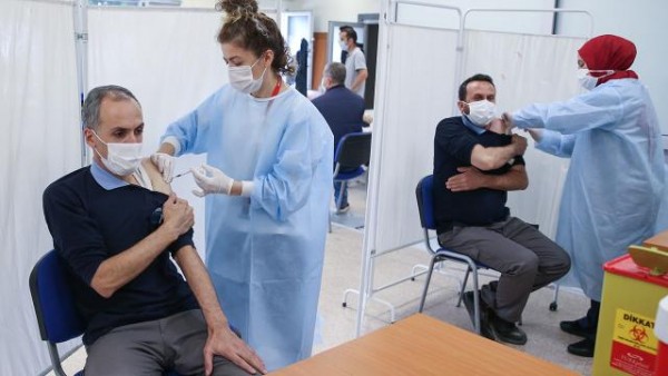 Son 24 Saatte 1 Milyon 582 Bin Doz Aşı Uygulandı
