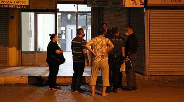 İzmir'de Bir Kadın İş Yerinde Ölü Bulundu