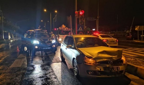 Jandarma Ekip Otosu Otomobille Çarpıştı: 2 Uzman Çavuş Yaralı