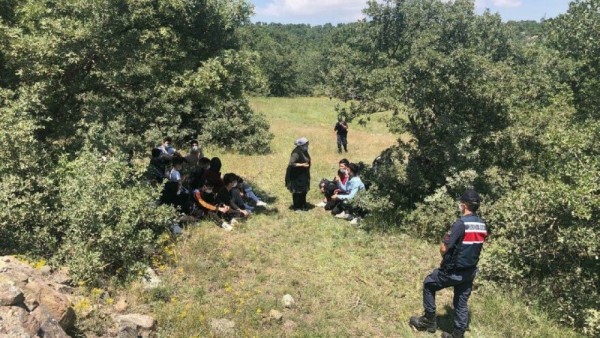 Kaçak Göçmenleri 'Yurt Dışı' Diyerek Eskişehir'e Bıraktılar