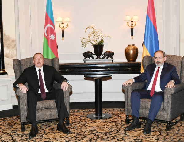 Aliyev'den Paşinyan'a 'Barış Anlaşması' Çağrısı