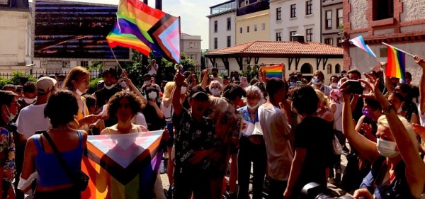 LGBT Yürüyüşünde 'Kürdistan' Provokasyonu!
