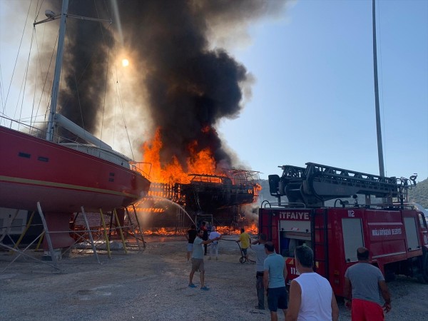 Marmaris Bozburun'da Yanan Teknenin Veyis Ateş'e Ait Olduğu İddia Edildi