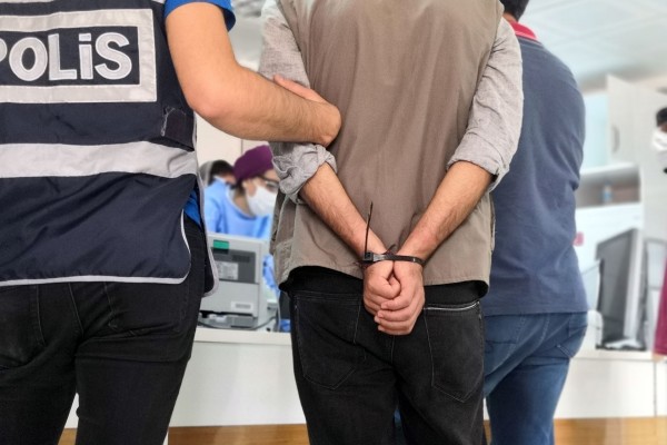 Sokak Röportajında 'İşsizim' Diyen Vatandaş Gözaltına Alındı