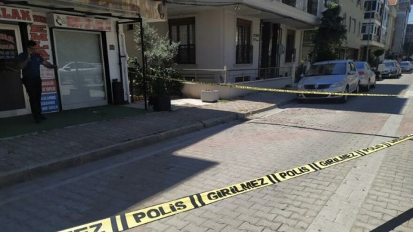 Çalışmasını İstemediği Eşini İş Yerinde Bıçakladı