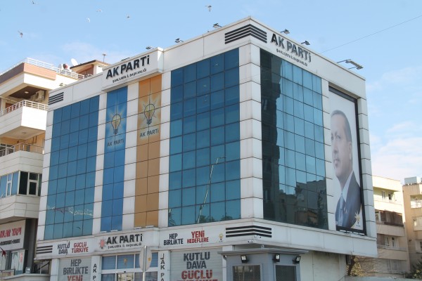 AKP İlçe Başkanı 'İşe Almak' İçin İlan Yayımladı