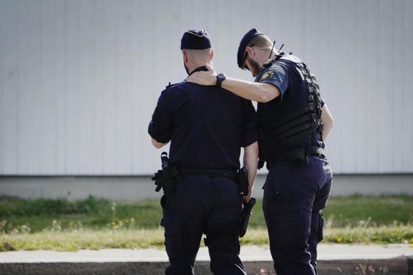 İsveç'te Ulusal Yas: 1 Polis Memuru Öldürüldü