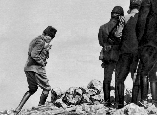 AKP'li Belediye, 'Farkında Olmadan' Atatürk'ün Silüetini Logodan Kaldırmış