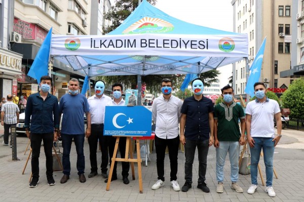 Doktor Adayları Samsun'da Uygur Türklerine Destek Standı Açtı