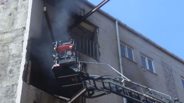 Kağıthane'de Yangın: İşçiler Yangın Merdiveninde Mahsur Kaldı