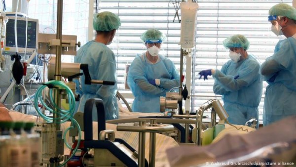 Çin Virüsü Nedeniyle Son 24 Saatte 35 Türk Hayata Gözlerini Yumdu