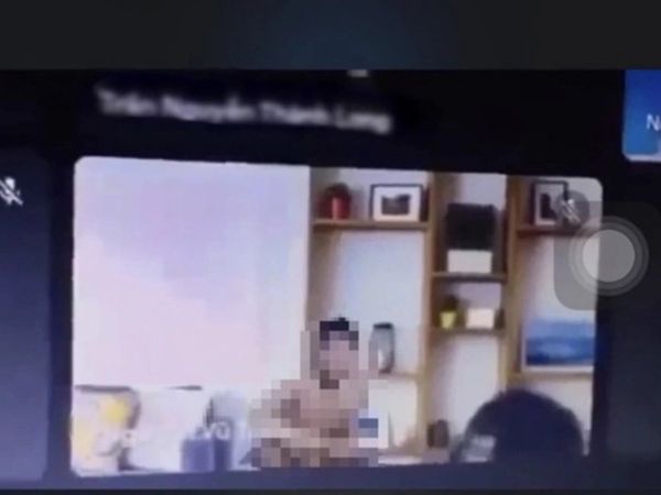 Online Ders Esnasında Seks Yapan Bir Öğrenci Kamerasını Açık Unuttu