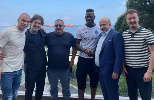 Mario Balotelli Adana Demirspor İçin İmzayı Attı