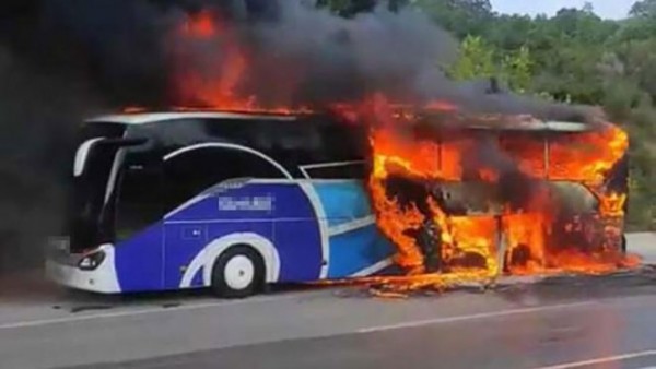 Çanakkale'de Bir Yolcu Otobüsü Alev Topuna Döndü