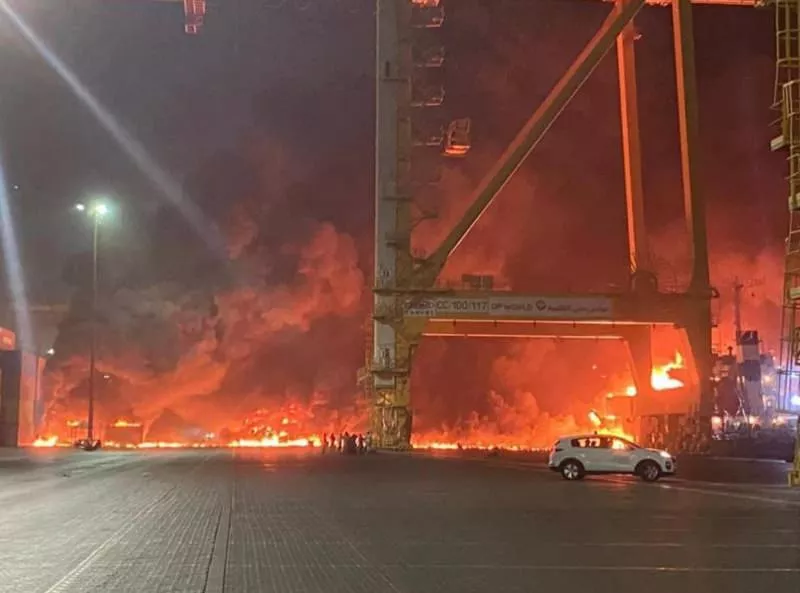 Dubai'nin Cebel Ali Limanı'nda Büyük Bir Patlama Meydana Geldi