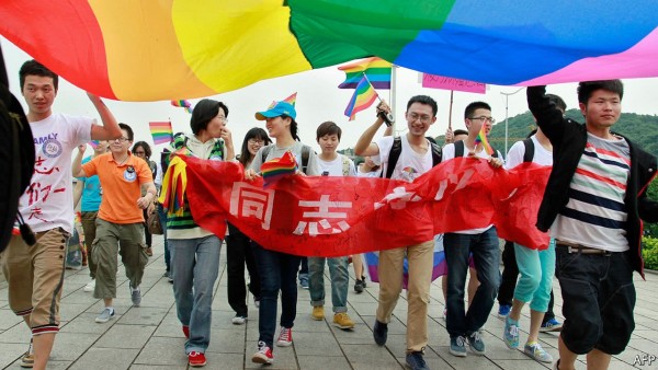 WeChat'in LGBT Hesaplarını Platformdan Silmesi Tepki Topladı