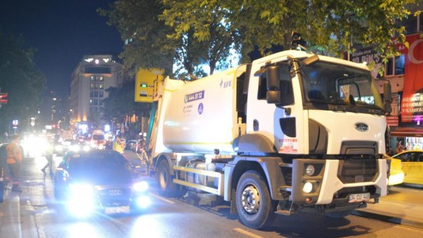 Çöp Kamyonu Engelli Scooter Sürücüsünü Ezdi
