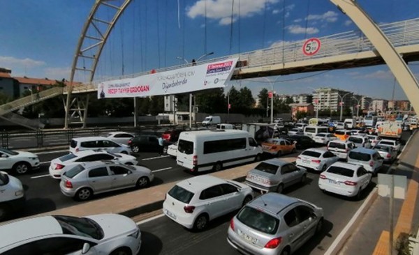 Diyarbakır'da Kilometrelerce Uzanan Erdoğan Kuyruğu