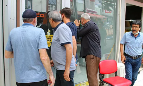 Fatura Ödediğini Sanan İnsanların Parasını Alıp Kaçtı