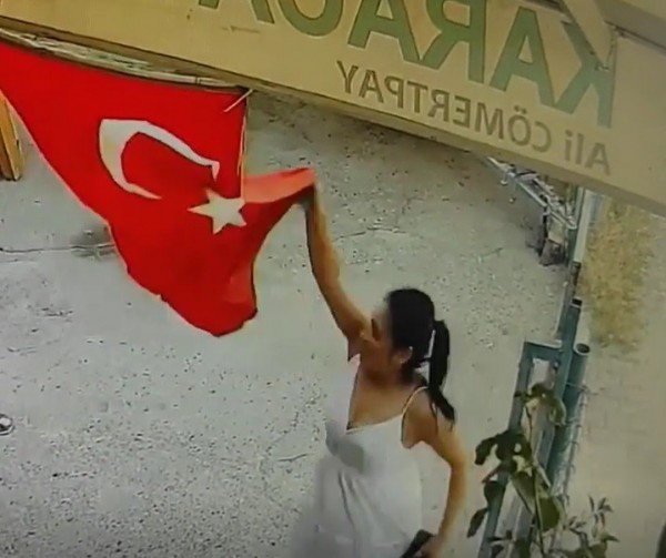 Türk Bayrağını Çöpe Attı, Nedeni Sorulunca ''Çok Keyifliydim'' Dedi