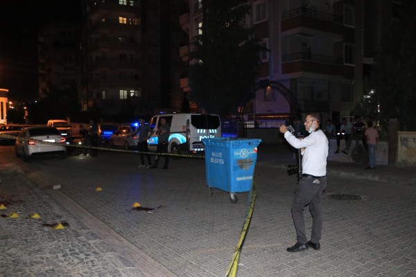Bir Avukat ve Kardeşi Enişteleri Tarafından Vuruldu