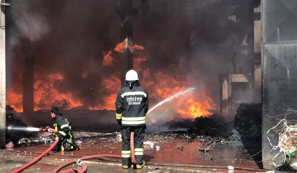 Geri Dönüşüm Fabrikasında Yangın Çıktı