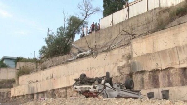 Kendini 15 Metreden Düşen Araçtan Son Anda Attı