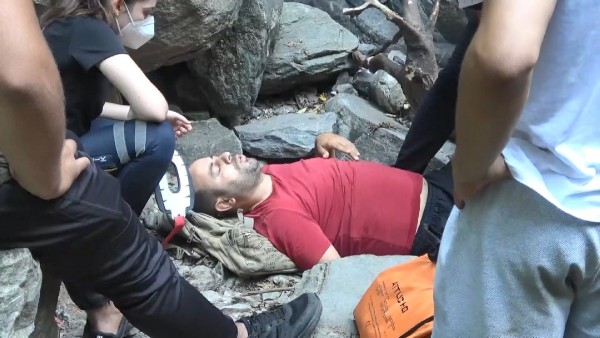 Şelaleden Düşen Kişi 5 Saat Sonra Kurtarıldı