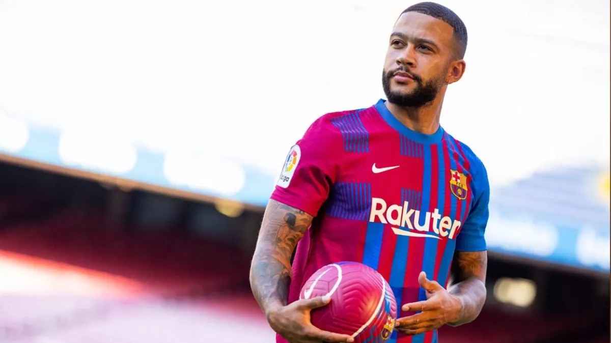 Memphis Depay Resmen Barcelona'da