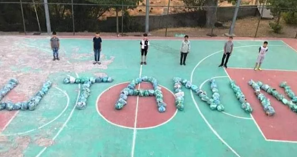 Yetişkinlerin Attığı Çöpleri Toplayan Çocuklardan ''Utanın'' Mesajı 