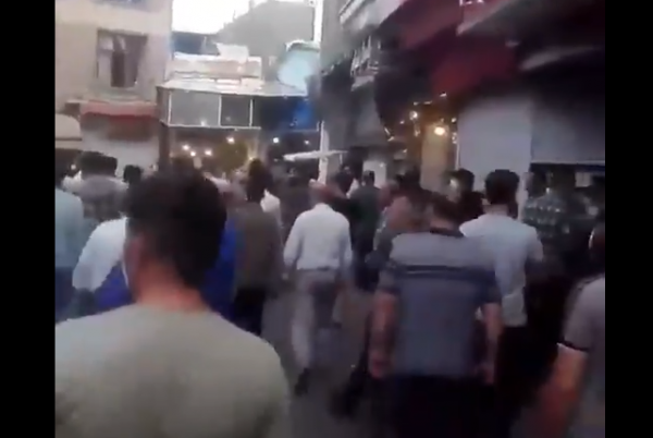 Tebriz Sokaklarında 'Biz Ölməyə Hazırıq' Sloganları Yankılanıyor