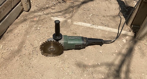 Ağaç Budarken Kendi Boğazını Kesti