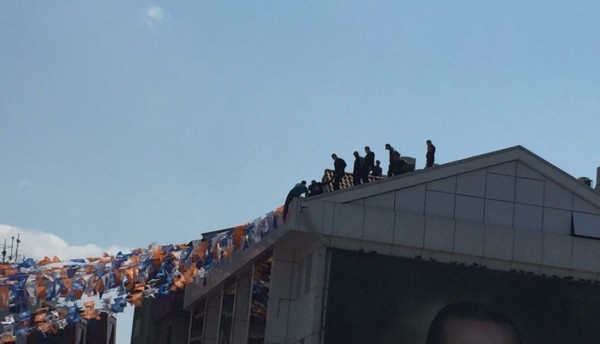 AKP İl Başkanlığı'nda İntihar Girişimi