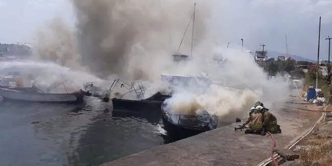Maltepe Sahili'nde Bulunan 8 Tekne Yandı
