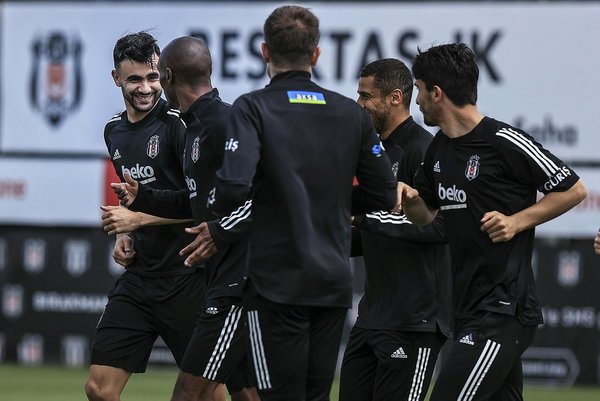 Rachid Ghezzal Leicester City'de Kamp Kadrosuna Dahil Edilmedi