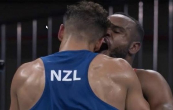 Tokyo Olimpiyatları'nda Kulak Isırma Girişimi