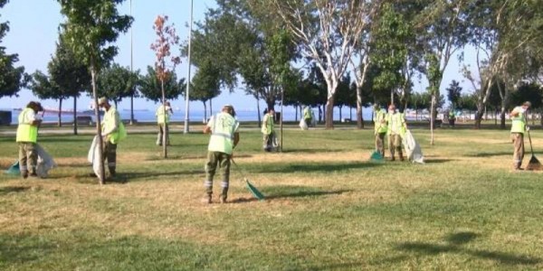 Büyükşehir Belediyesi Bayram Tatilinde İstanbul'da 817 Ton Çöp Topladı