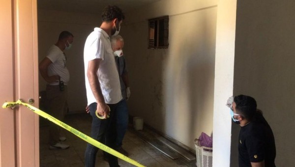 Manisa'da Bir Apartman Boşluğunda Genç Bir Erkek Cesedi Bulundu