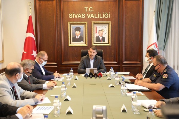 Sivas Valisi: Aşı Olmayanlarla İlgili Farklı Adımlar Atılabilir