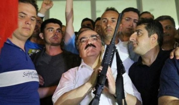 Hüseyin Avni Coş Hayatını Kaybetti